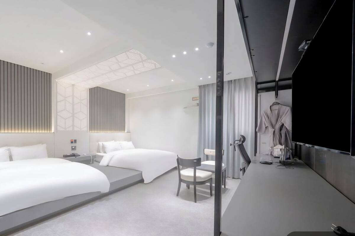 Royal Twin Room, City View