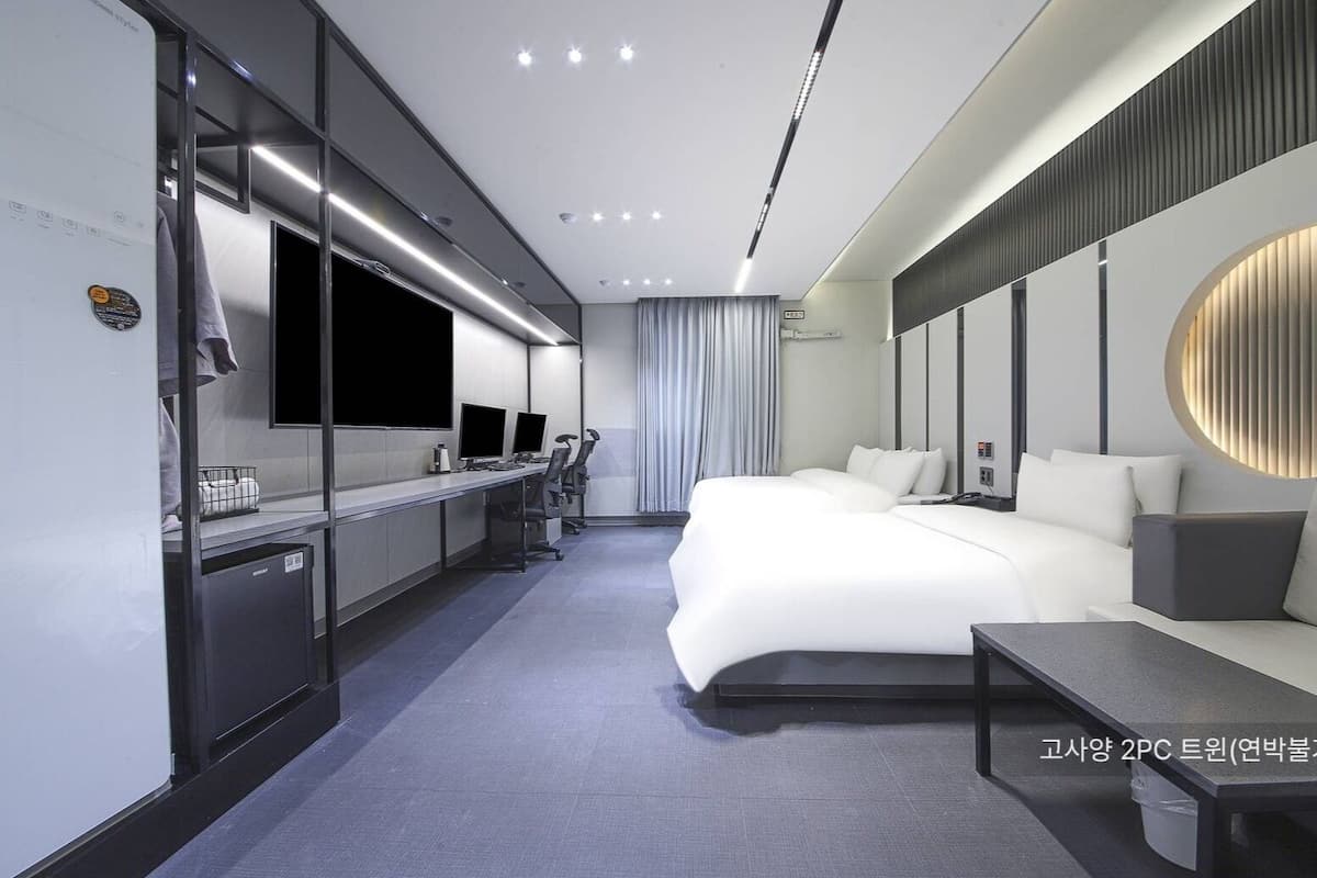 Classic Twin Room, City View