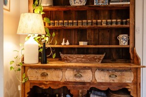 Unclassified image, 2 of 33, button - Cosy Cotswold cottage with wood-burning stove (Moreton-in-Marsh)