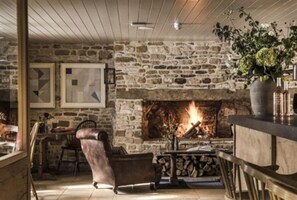 Interior - Cotswolds Grade II Listed Barn +underfloor heating (Little Rissington)