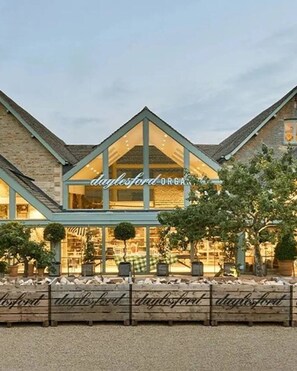 Unclassified image, 4 of 23, button - Cotswolds Grade II Listed Barn +underfloor heating (Little Rissington)