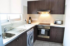 Oven, stovetop, toaster - Napian Premium suite 24 (Ayia Napa)