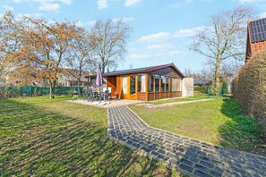 Exterior - Modern holiday home in Groote Keeten for 4 guests near the beach and Callantsoog. Features dishwasher, underfloor heating and luxury bathroom. Comfortable holiday home by the sea in North Holland. (Callantsoog)