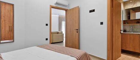 2 habitaciones, tabla de planchar con plancha y cuna de viaje