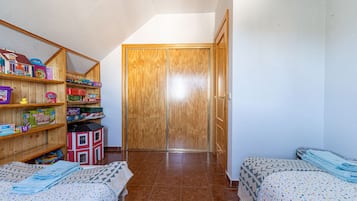 4 slaapkamers, een strijkplank/strijkijzer, wifi, beddengoed