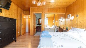 4 chambres, fer et planche à repasser, Wi-Fi, draps fournis