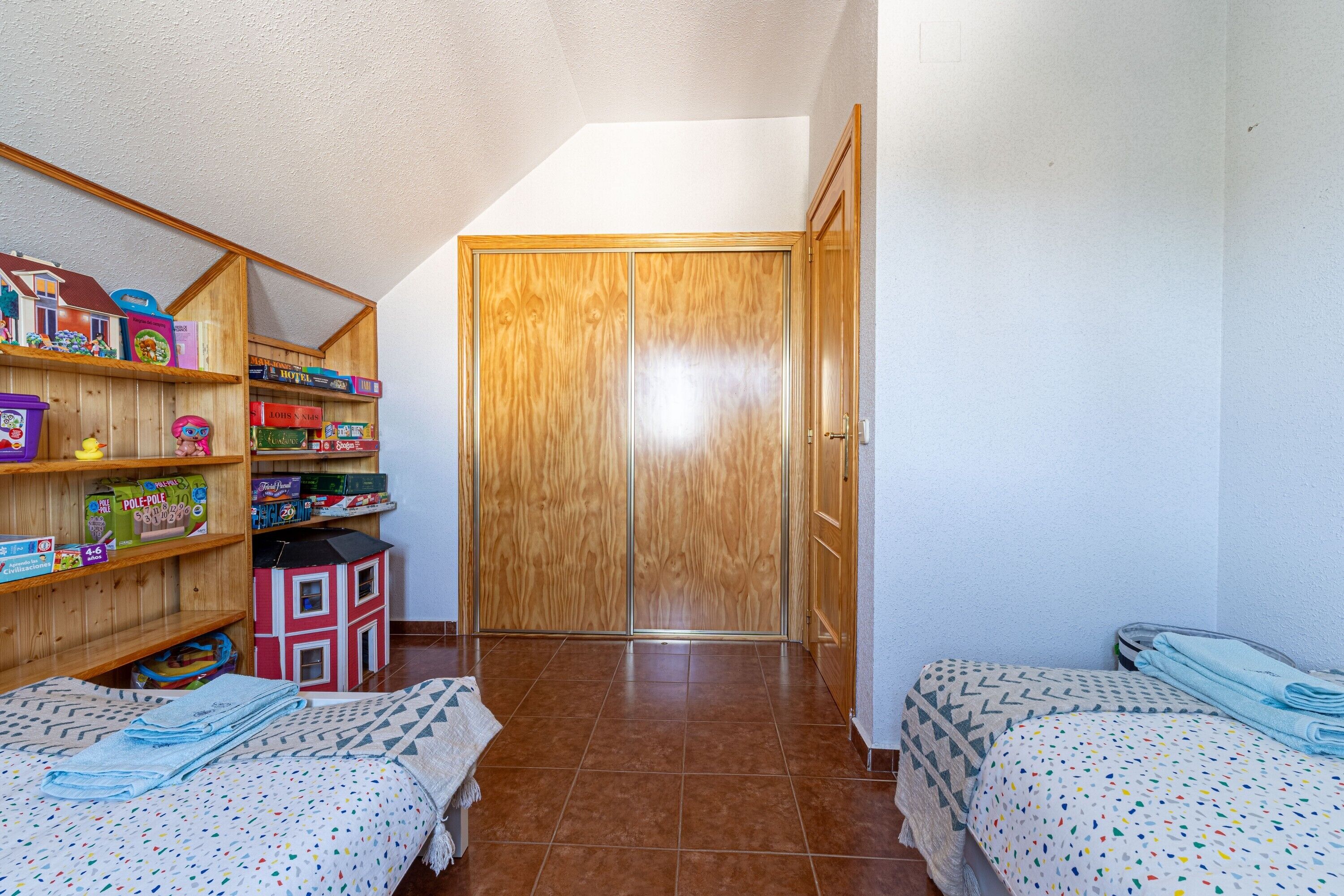 4 quartos, ferros/tábuas de passar roupa, Wi-Fi, roupa de cama