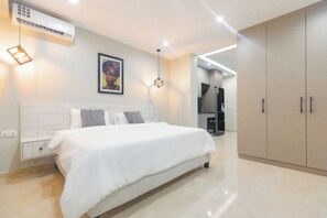 Apartament Deluxe, balcó, vistes a la ciutat | Planxa i posts de planxar i wifi gratuïta 