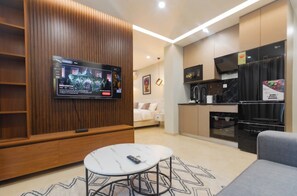 Deluxe Apartment, Balcony, City View | Living area - Sky Suites BRAVIA RESIDENCE OSU (Accra)