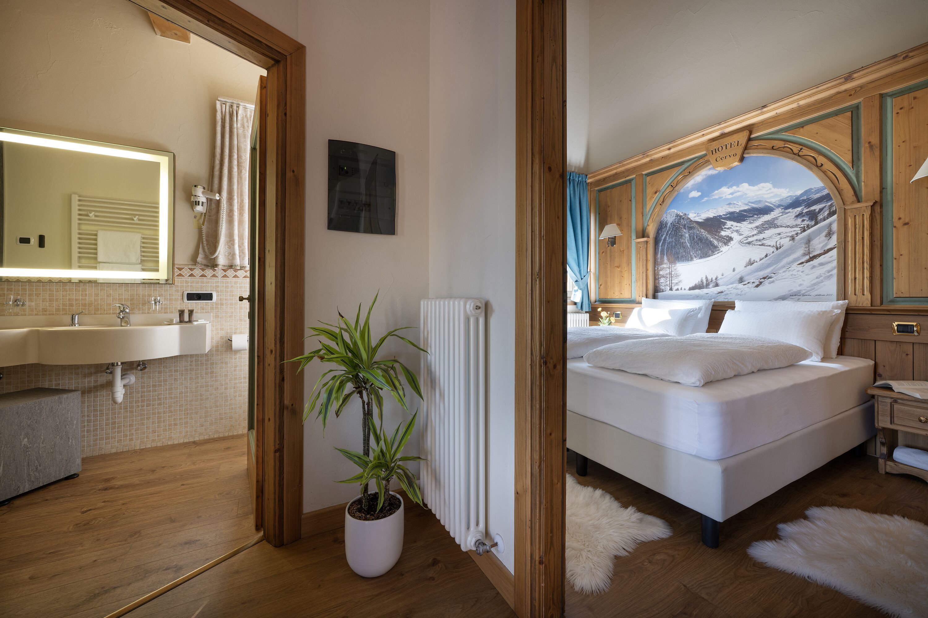 Suite, Balcony, Mountain View | In-room safe, iron/ironing board, free WiFi