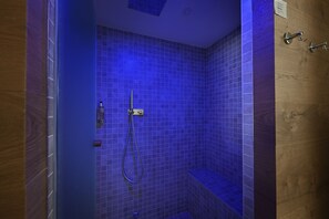 Deluxe Double or Twin Room, Balcony, Mountain View | Spa | Sauna, hot tub, steam room, hot stone massages, deep-tissue massages - Hotel Cervo (Livigno)