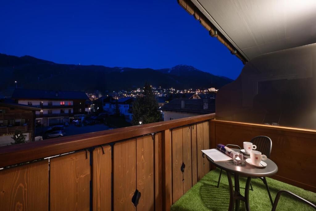 Standard Double or Twin Room, Balcony, Mountain View | Outdoor dining