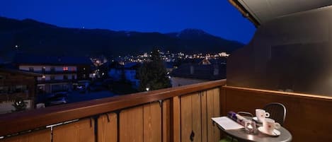 Standard Double or Twin Room | Outdoor dining