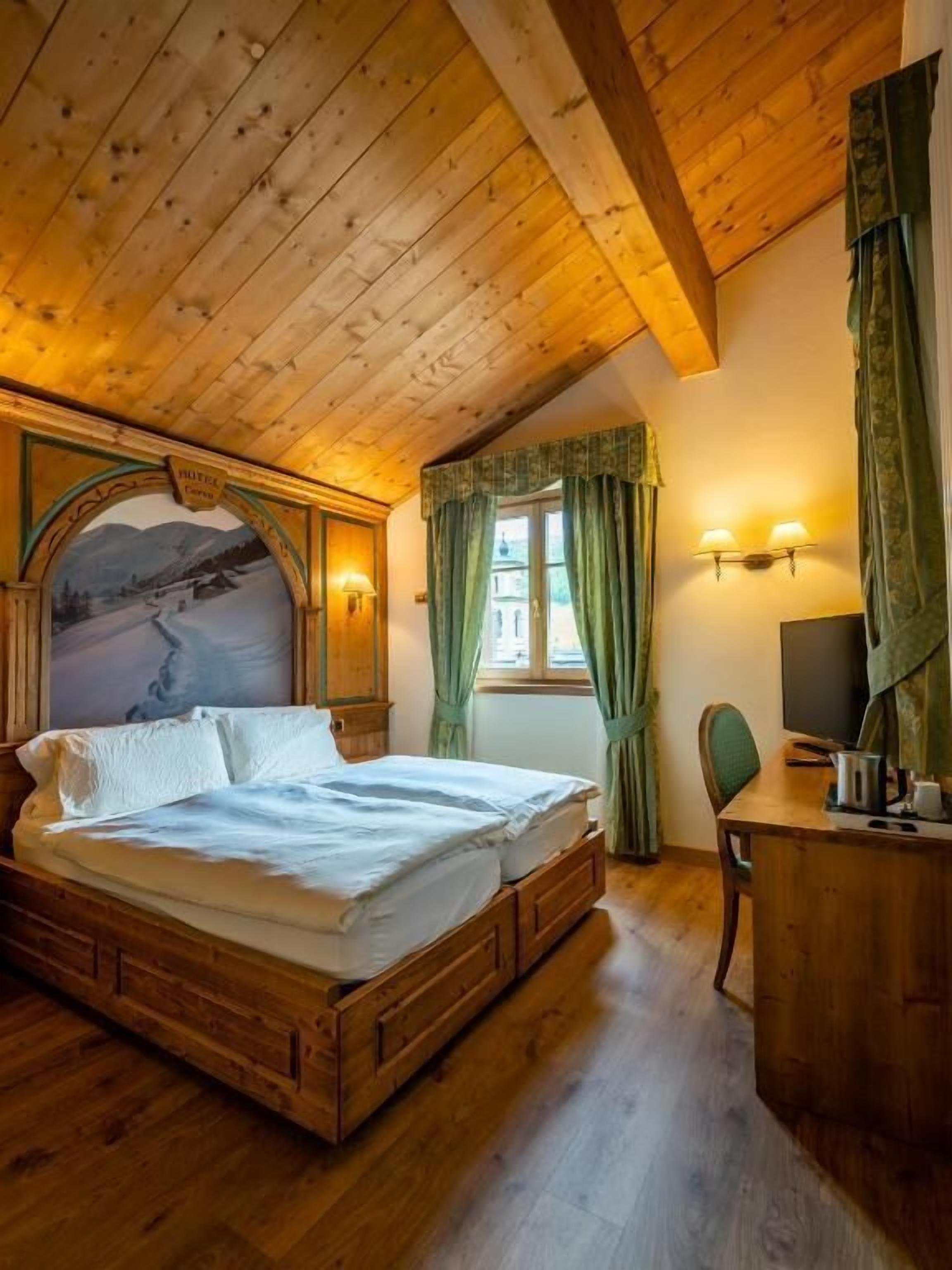 Standard Double or Twin Room, Balcony, Mountain View | In-room safe, iron/ironing board, free WiFi