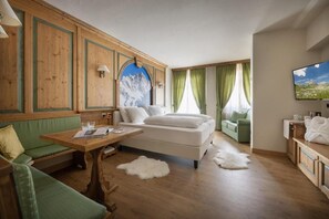 Junior Double or Twin Room, Balcony, Mountain View | Living area - Hotel Cervo (Livigno)