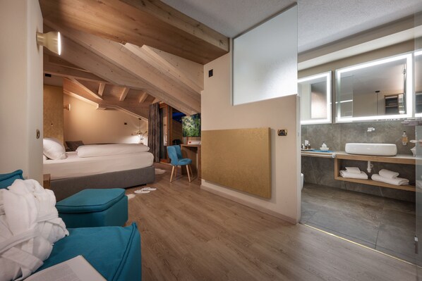 Deluxe Double or Twin Room, Balcony, Mountain View