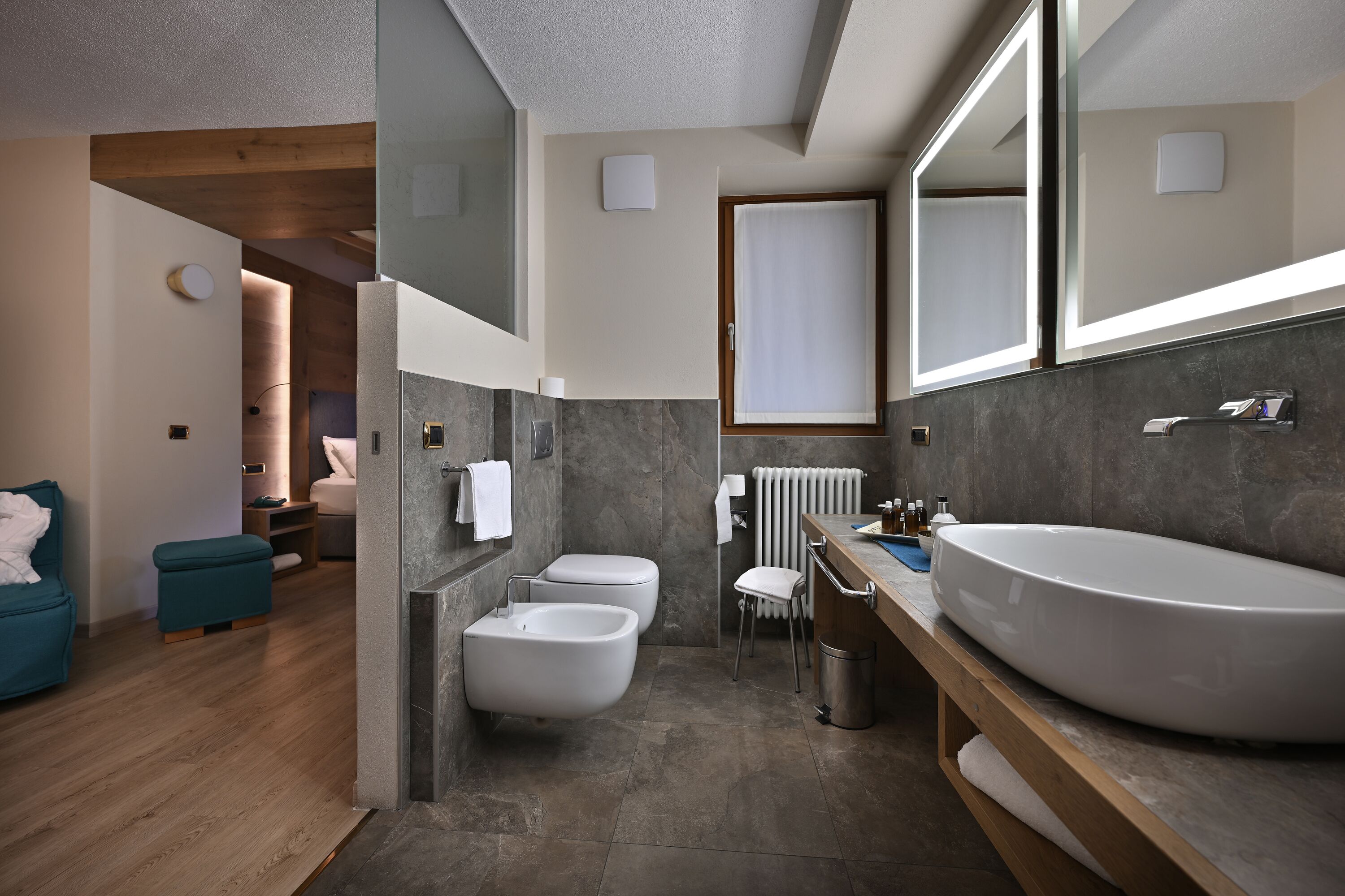 Habitación Deluxe con 1 cama doble o 2 individuales, balcón, vistas a la montaña | Baño | Artículos de higiene personal gratuitos, secador de pelo y zapatillas