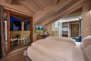 Deluxe Double or Twin Room, Balcony, Mountain View | In-room safe, iron/ironing board, free WiFi - Hotel Cervo (Livigno)