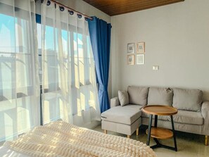 舒適三人房 | 起居區