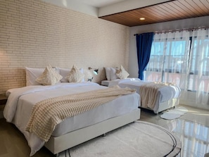 In-room safe, desk, laptop workspace, free WiFi - CRAFT 7th Boutique Nimman (Chiang Mai)