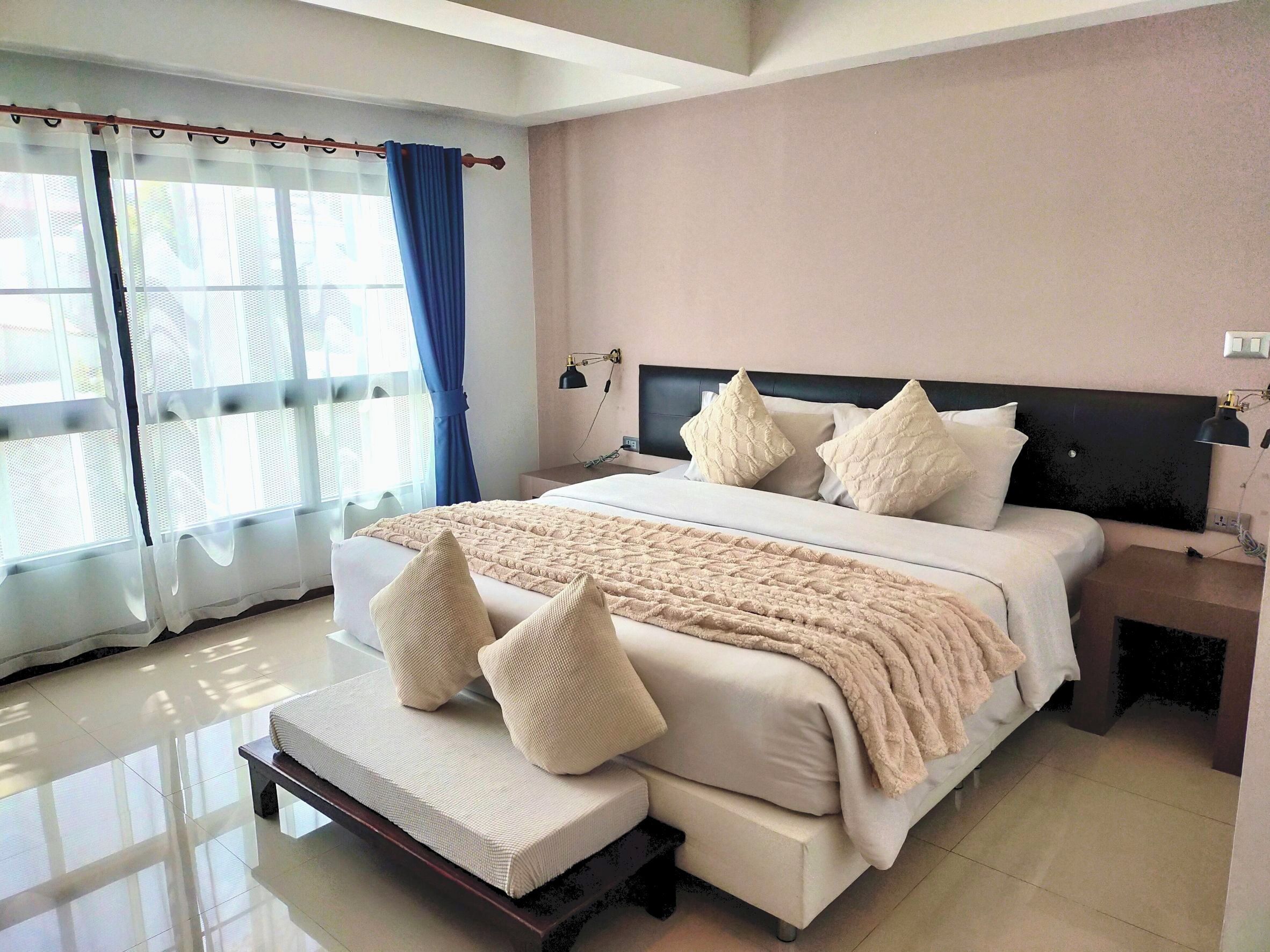 Deluxe Double Room | In-room safe, desk, laptop workspace, free WiFi
