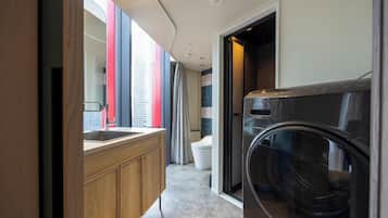 Dusj, toalettartikler (inkludert), hårføner og håndklær