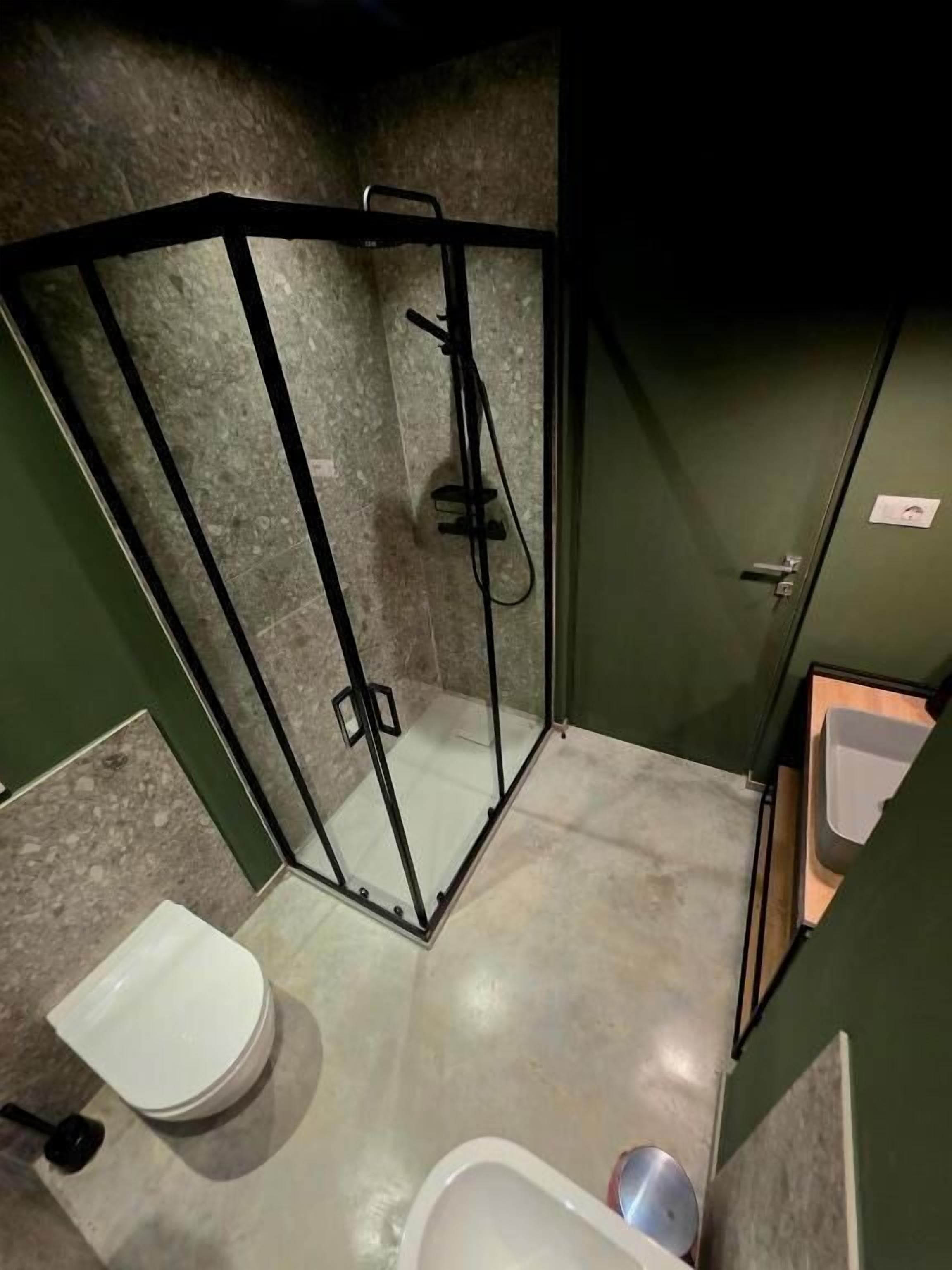 Kamar Double Deluks, 1 Tempat Tidur King dengan tempat tidur Sofa, patio | Kamar mandi | Shower, pengering rambut, handuk, dan sabun