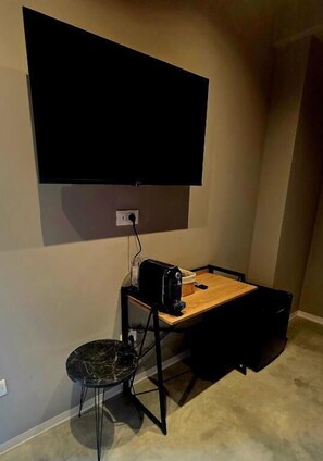 Phòng đôi, 1 giường cỡ king và sofa giường, sân hiên