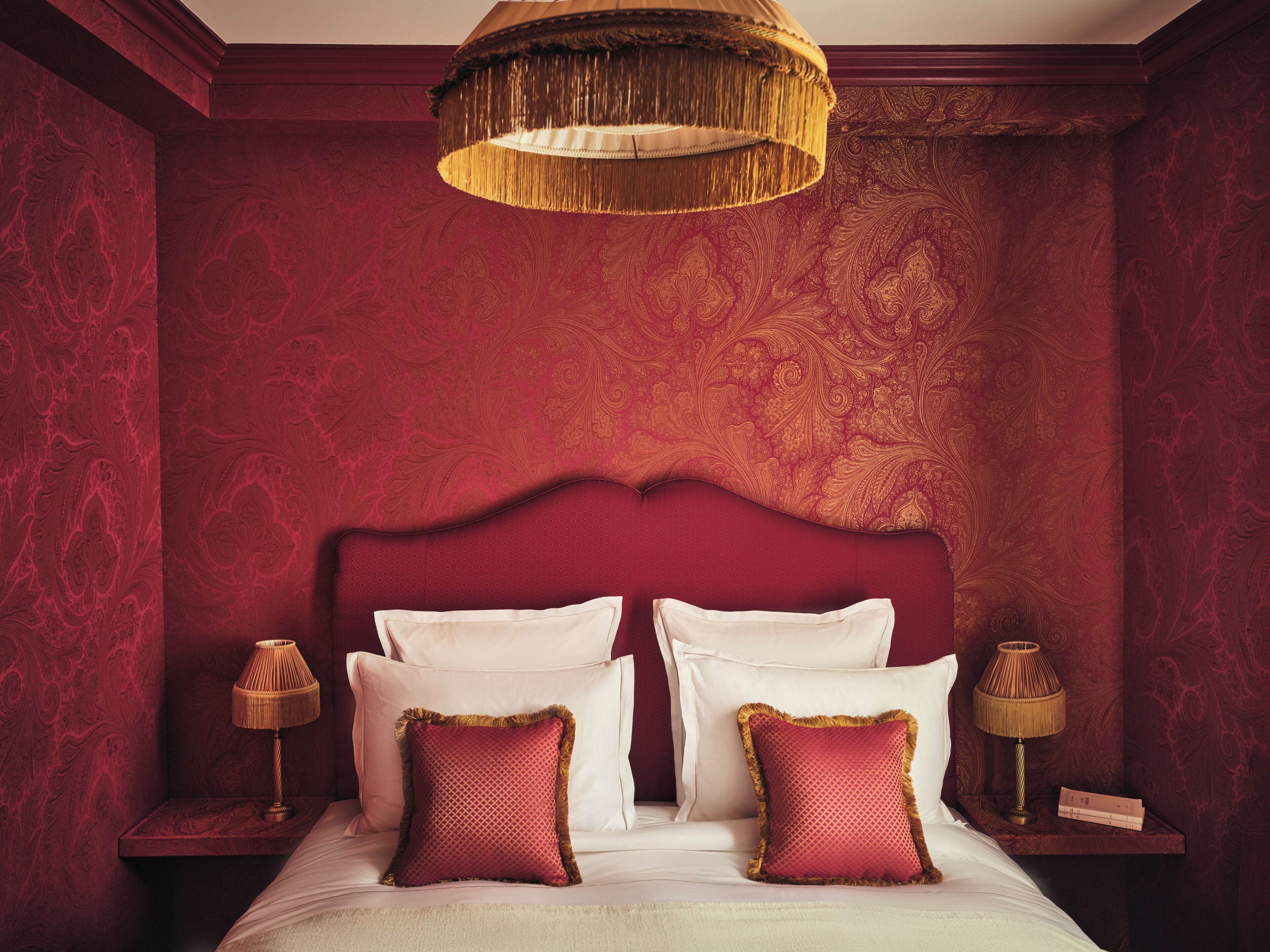 Premium bedding, in-room safe, desk, laptop workspace