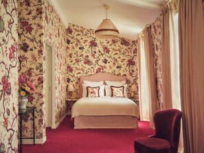Triple Room | Premium bedding, in-room safe, desk, laptop workspace - Hotel des Peintres (Paris)