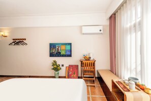 Comfort Double Room, Balcony, Hill View | Desk, laptop workspace, blackout drapes, free WiFi - SAI JIA HOTEL (Dali)