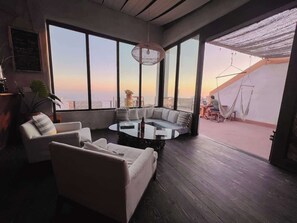 TV, fireplace - Native Residence- Miel (Playas de Rosarito)