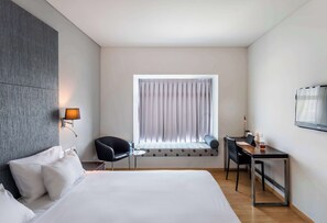 4 Schlafzimmer, Schreibtisch, Bügeleisen/Bügelbrett, WLAN