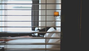 4 habitaciones, escritorio, tabla de planchar con plancha y wifi