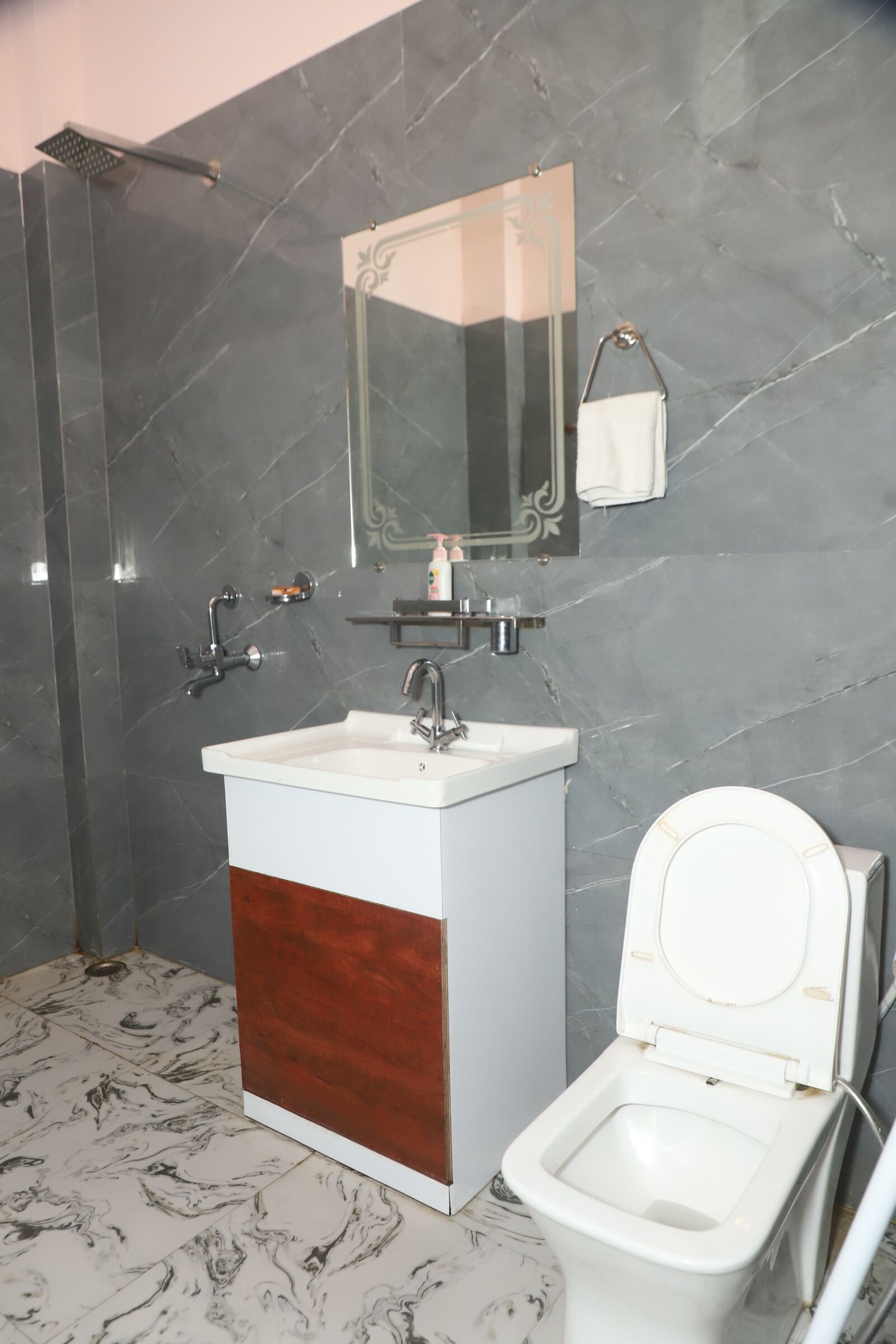 Deluxe Room | Bathroom