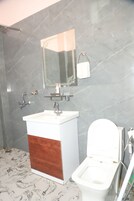 Ducha, toallas, jabón, shampoo