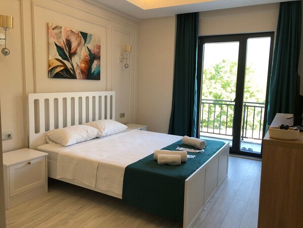 4 habitaciones, tabla de planchar con plancha, wifi y ropa de cama 