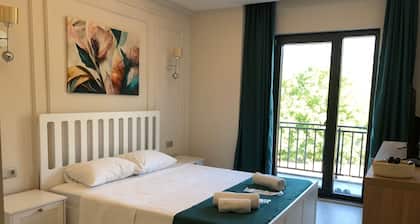 Cozy Retreat with Stunning Nature Views – Perfect Getaway!