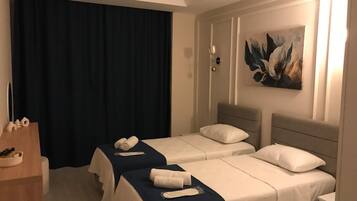 4 bedrooms, iron/ironing board, WiFi, bed sheets