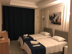 4 habitaciones, tabla de planchar con plancha, wifi y ropa de cama 