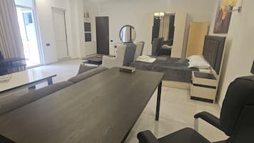 Luxury Double Room | Desk, laptop workspace, free WiFi