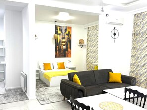 Classic Apartment | Desk, laptop workspace, free WiFi