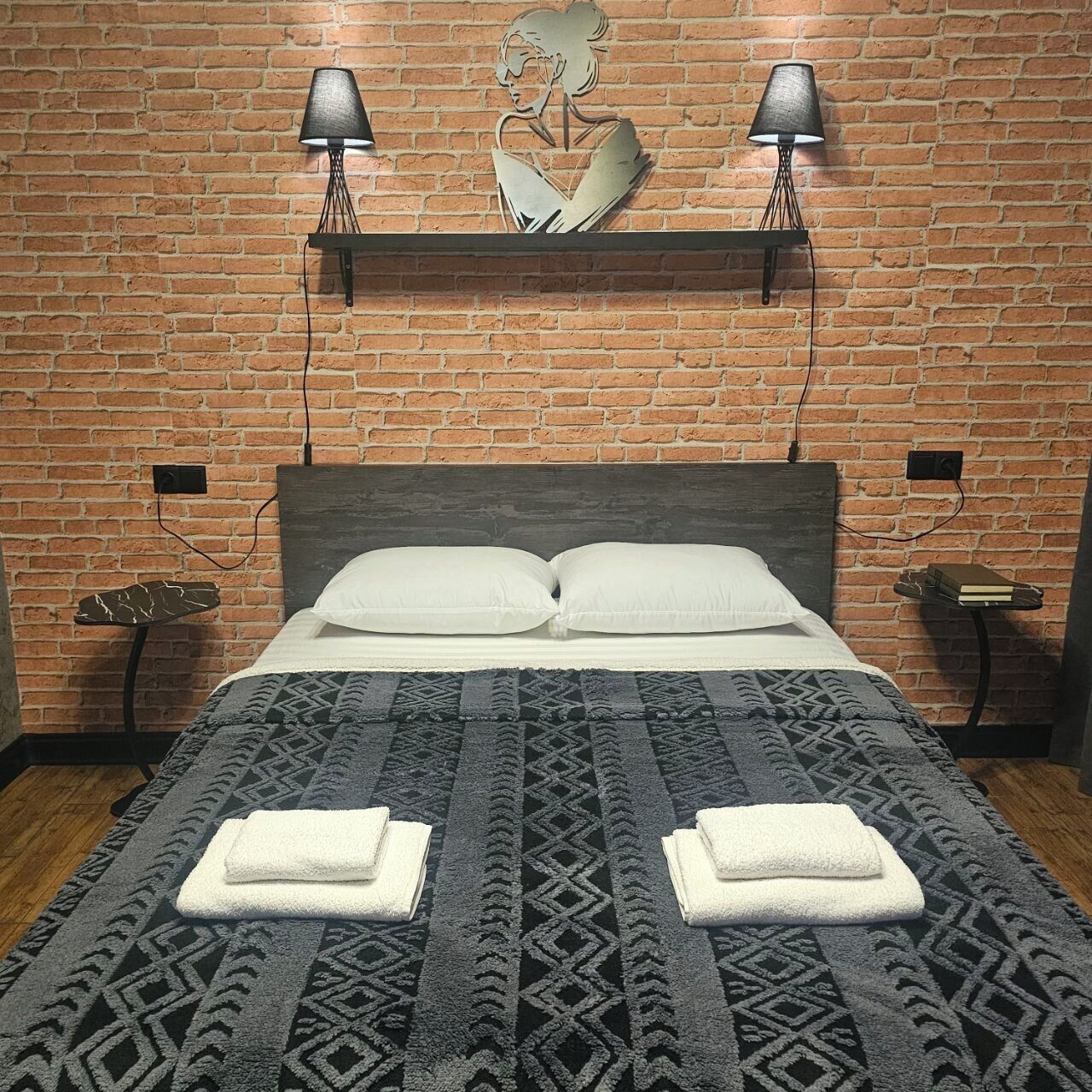 Desk, laptop workspace, free WiFi