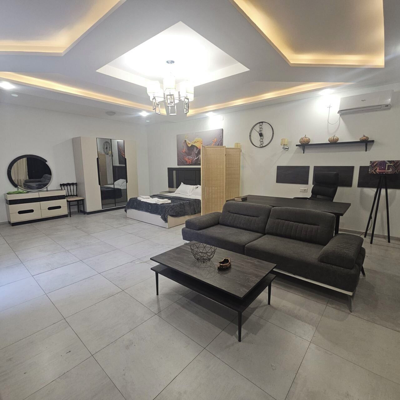 Desk, laptop workspace, free WiFi