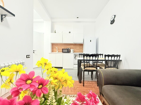 Classic Apartment | Desk, laptop workspace, free WiFi