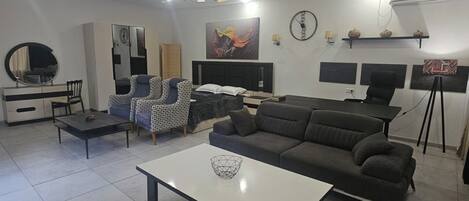 Luxury Double Room | Desk, laptop workspace, free WiFi