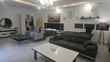 Luxury Double Room | Desk, laptop workspace, free WiFi