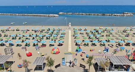 Beach nearby. Hotel Aron Rimini
