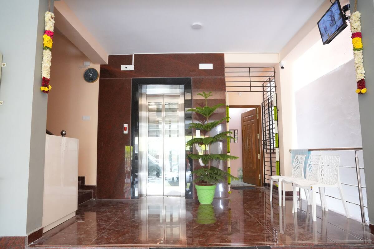 Svit - balkong - utsikt mot bergen