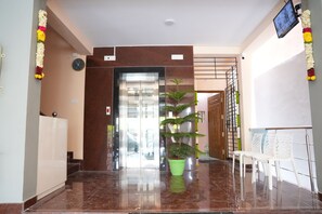 Svit - balkong - utsikt mot bergen